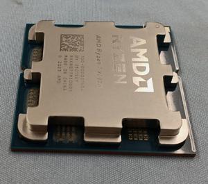 CPU 7 9700X de 8 Núcleos y 3.8GHz, Socket AM5, Usado, Rendimiento de 3.8 GHz que Aumenta la Productividad y el Rendimiento en Juegos. CPU de 8 Núcleos - Product Image 4