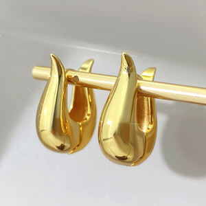 Pendientes de Aro Gruesos en Forma de U, Impermeables, de Latón, para Mujer, Regalo de Boda, Chapados en Oro de 18K - Product Image 3