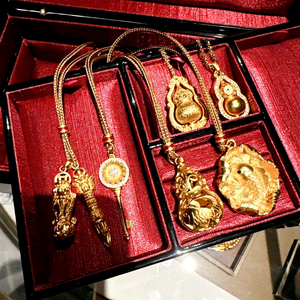 Collar con colgante de aleación chapada en oro antiguo con circonitas talladas, diseño de martillo, hoja de loto y calabaza, cadena de eslabones para mujer, estilo chino, a la moda - Product Image 1