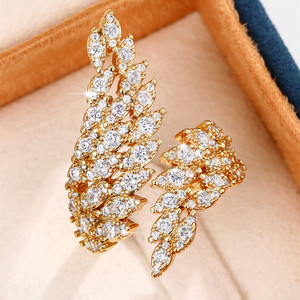 Anello Aperto con Zirconi a Forma di Piuma d'Angelo per Donne, Elegante Gioiello da Dito per Spose - Product Image 3