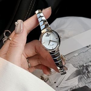 <span class=keywords><strong>Montre</strong></span>-bracelet Scottie 9782 vintage en forme d'os de serpent pour <span class=keywords><strong>femme</strong></span>, étanche 3 ATM, en acier inoxydable, mouvement à <span class=keywords><strong>quartz</strong></span>, cadeau idéal pour le quotidien et les fêtes - Product Image 3