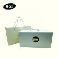 Boîtes de papier de boîte-cadeau d'estampage d'or recyclables de luxe avec ruban pour l'impression en relief de fourrure de vêtements et de chaussettes pour un emballage de qualité supérieure