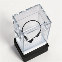 Support d'affichage pour casque aquatique à base noire avec boîtier transparent scellé et marquages de profondeur d'eau