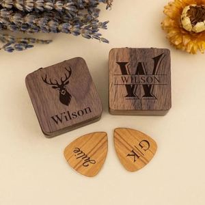 Caja de Almacenamiento para Púas de Guitarra de Madera de Nogal Negro Tallada a Mano, Estilo 2026, Personalizada, en Caja de Regalo de Madera - Product Image 2