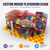 Équipement de terrain de jeu intérieur multi-niveaux personnalisé avec parcours ninja, toboggans tubulaires, piscine à balles et structure de jeu souple