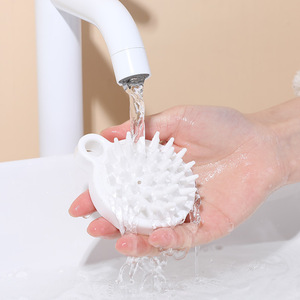 Brosse de massage du cuir chevelu en caoutchouc souple, outil de douche pour le nettoyage des cheveux, utilisation en salle de bain - Product Image 4
