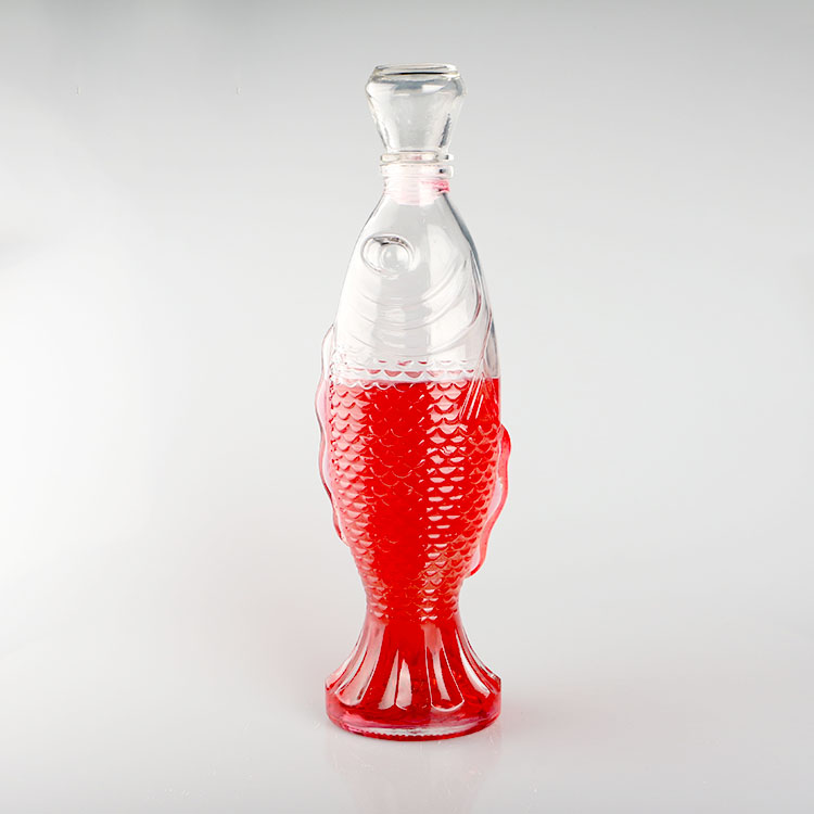 ブドウ型・ウイスキー空き瓶✖️動物型コルク ブドウ型・ウイスキー空き瓶✖️動物型コルク