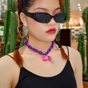 2024, venta al por mayor, joyería de moda, <span class=keywords><strong>collar</strong></span> <span class=keywords><strong>con</strong></span> <span class=keywords><strong>candado</strong></span> de <span class=keywords><strong>cadena</strong></span> acrílica para mujeres y hombres, collares <span class=keywords><strong>con</strong></span> colgante de <span class=keywords><strong>candado</strong></span> de Hip Hop, <span class=keywords><strong>collar</strong></span> de resina para fiesta - Product Image 3