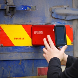 Rétroréflectomètre mobile de calibrage de recommandation de client équipement d'essai réfléchissant de panneau routier pour le marquage routier - Product Image 1