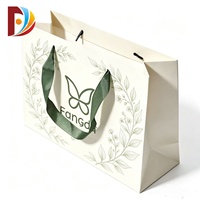 Sacs rectangulaires en papier kraft écologiques de luxe avec impression de logo personnalisé pour l'emballage de bougies et d'artisanat avec poignée en ruban