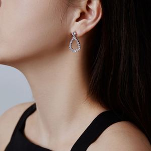 Pendientes de Plata S925 con Diseño Clásico Dylam, Joyería Fina para Mujer, Forma de Gota de Agua, Circonita Cúbica 5A, Diseño Hueco - Product Image 4