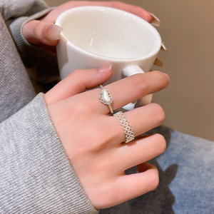 Bague d'index en forme de coeur Simple luxueuse pour les femmes bague de niche brossée populaire en maille réglable plaquée or - Product Image 3