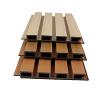 Paneles de Pared Exteriores Modernos de WPC de 219x26 mm, Paneles de Revestimiento Impermeables, Resistentes a los Rayos UV y al Fuego, Revestimiento Exterior para Almacenes y Gimnasios