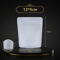 Sacs d'emballage pour biscuits imprimés sur mesure, en aluminium imperméable et anti-fuite, avec fermeture éclair refermable et base stable.