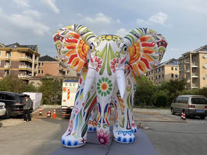 Elefante Inflable con Patrones Coloridos Utilizado para Decoración en Circo, Zoológico, Parque de Atracciones y Desfiles de Fiestas - Product Image 3