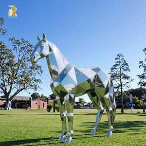 ประติมากรรมม้าทรงเรขาคณิตทำจากสแตนเลสขัดเงากระจกกลางแจ้ง - Product Image 4