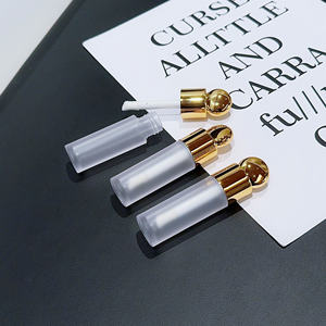 Tubes de brillant à lèvres vides de marque privée de 5ml avec logo personnalisé en or de luxe avec emballage avec brosse - Product Image 1