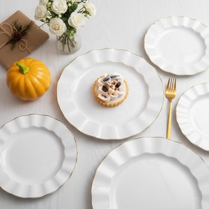 Piatti Ondulati in Plastica Usa e Getta con Bordo Dorato, Piatti Colorati per Insalata e Dessert, Stile <span class=keywords><strong>Retrò</strong></span> Irregolare, Riutilizzabili per Feste, Matrimoni, Campeggio - Product Image 3