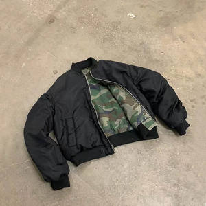 Bomber Corto Invernale Trapuntato Camouflage di Cotone Twill Sbiadito dal Sole con Colletto alla Coreana e Logo Frontale, Lavaggio Vintage Usurato Personalizzato di Fabbrica - Product Image 1