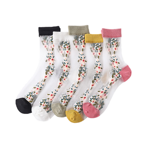 Chaussettes transparentes en soie de verre à motif floral papillon personnalisées OEM pour femmes, chaussettes d'été en maille transparente avec logo personnalisé - Product Image 1
