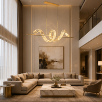 Lustre LED Artful Crystal Wave en or, ruban facetté, lumière chaude, moderne, pour salon et salle à manger, pièce maîtresse sur mesure, œuvre d'art noble et majestueuse