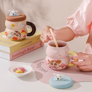 Tasse en céramique Crayon Shinchan avec couvercle, rose, vert, marron, bleu, design de dessin animé, tasse individuelle pour café et thé - Product Image 1