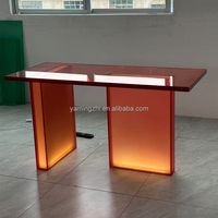 Anpassbarer LED-Leuchtender Acryl-Bartisch Minimalistischer Roter Verdickter Acryl-Esstisch für Kunstausstellungsdekoration