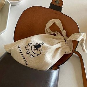 Bolsa de Algodón Beige Pequeña con Cordón, Orgánica y Personalizada, Reciclable y Reutilizable, para Guardar Joyas, de Alta Calidad - Product Image 2