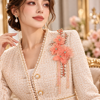 Applique florale 3D en maille perlée faite à la main avec strass et pompon pour vestes, robes, Qipao, robes de mariée, décoration de couture DIY