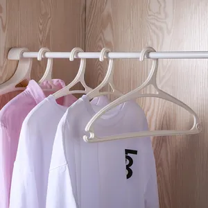 Taizhou Chất lượng cao nhiều màu tiêu chuẩn nhựa không trượt linh hoạt tiêm phòng tắm phòng khách phòng ngủ PP quần áo móc áo