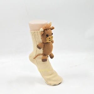 Calcetines de Media Pantorrilla Personalizados Unisex, Tejidos a Mano, con Lindo Diseño 3D de Toro, Cálidos para Invierno, Gruesos, para Uso Doméstico en Interiores, Supersky - Product Image 3