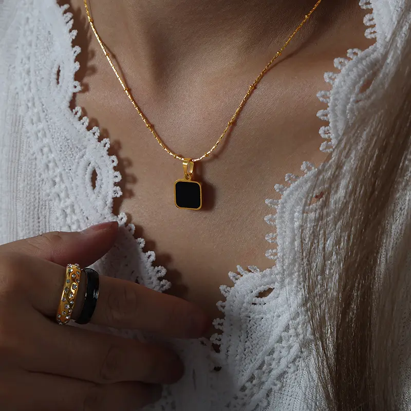 Оптовая продажа, женское ожерелье из нержавеющей стали, 18 карат, позолоченная цепочка из бисера, квадратное акриловое ожерелье