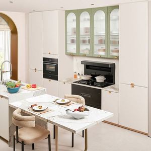 Système d'armoires de cuisine en bois massif artisanal européen avec détails sculptés, mécanismes à fermeture douce, édition de luxe - Product Image 3