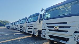 Camion tracteur SINOTRUK HOWO à transmission automatique neuve 6X4 LHD avec caméra arrière pour le <span class=keywords><strong>transport</strong></span> minier - Product Image 6