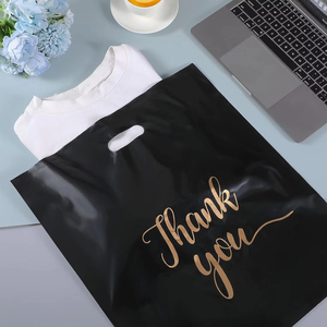 ถุงช้อปปิ้งพลาสติกสีดำสำหรับเสื้อผ้ามีห่วงจับแบบนิ่มพิมพ์ลายตามสั่ง PE ldpe/hdpe สะพายไหล่ข้างเดียวสินค้าขายปลีก - Product Image 4