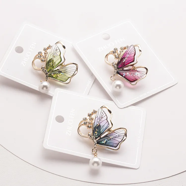 Nuevo colgante de perla, broche de mariposa ámbar para mujer, regalo de fiesta de moda con diamantes de imitación
