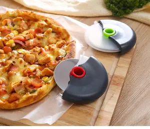 새로운 디자인 인체 공학적 손잡이가있는 피자 커터 휠 피자 커터 용 날카로운 스테인레스 스틸 블레이드 피자 휠