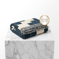Plaid Moderne Géométrique Jacquard Tissé avec Franges et Pompons pour Canapé et Lit, Motif Ethnique Audacieux à Blocs, Couverture d'Accent Décorative pour la Maison