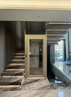 Mini-ascenseur sans gaine avec structure en acier galvanisé pour villa privée restructurée de petite taille