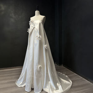Robe de mariée moderne NT44 à col bateau long en satin, avec appliques en dentelle et broderies de cristaux, fleurs 3D, coupe trapèze et traîne chapelle - Product Image 2