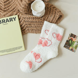 Özel Logo moda kış vizon kadife kürklü kazık çorap peluş kalınlaşmış sıcak uyku kat rahat Polyester çorap - Product Image 2