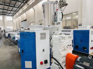 Ligne d'extrusion de tuyaux PPR à 3 <span class=keywords><strong>couches</strong></span> haute vitesse, machine de fabrication de tuyaux composites PPR PVC à 3 <span class=keywords><strong>couches</strong></span>, ligne de production d'extrusion - Product Image 6