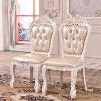 Ensemble de table à manger en marbre sculpté de style royal vintage, cadre en bois massif, table dorée et chaise en cuir