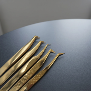 Pinzas para Pestañas con Punta Suave Antimagnética Doradas para Extensiones de Pestañas, Herramienta Profesional para Extensiones de Pestañas - Product Image 3