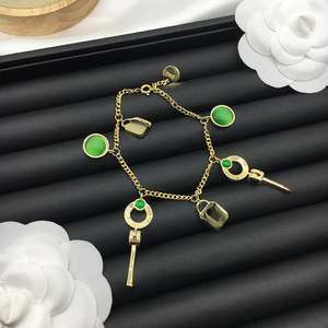 Pulsera con Letra F Más Vendida de F's, una Pulsera de Latón Vintage Clásica y Lujosa Disponible para Venta al por Mayor - Product Image 6