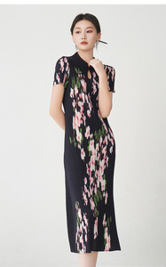 PY 2026 Elegant Style Miyake Pleated O-Neck Lantern Sleeve <b>Knee</b>-Length Ruched Solid Dress Western Clothing Women Bulk Wholesale - Product Image 4