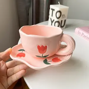 Vintage tay nhúm cốc cà phê không đều và Bộ Đĩa vẽ tay hoa tulip tím cốc