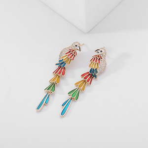 <span class=keywords><strong>Orecchini</strong></span> in Stile Bohémien <span class=keywords><strong>con</strong></span> Design Unico, Piume Colorate di Piccoli Uccelli e <span class=keywords><strong>Orecchini</strong></span> Pendenti a Forma di Pappagallo <span class=keywords><strong>con</strong></span> Smalto Colorato - Product Image 4
