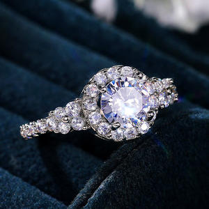 Anello di Diamanti F803 in Oro Bianco, Taglio Brillante Rotondo, Diamante Naturale, Gioiello da Donna per Fidanzamento, Colore D - Product Image 1