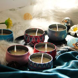 Bougie parfumée artisanale bohème en cire de soja dans un pot en métal, bougie ronde artistique pour la décoration de la maison - Product Image 1